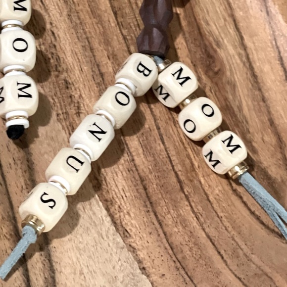 Bonus Mom Car Charm/Keychain - Picture 5 of 6